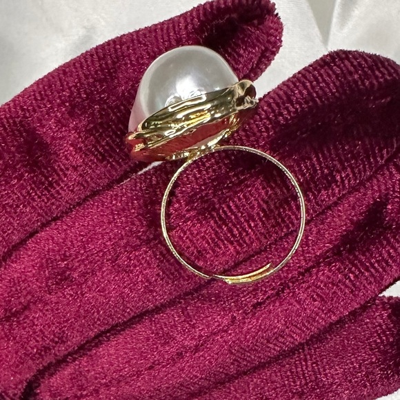 Anthropologe unique adjustable Gold ring with Pearl Accents - Picture 8 of 10